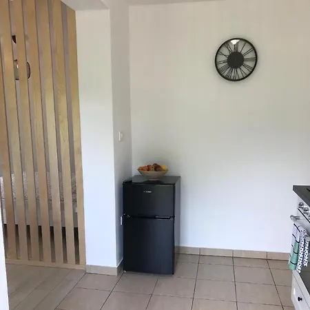 Apartma 64 *