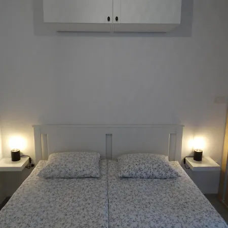 Apartma 64 *
